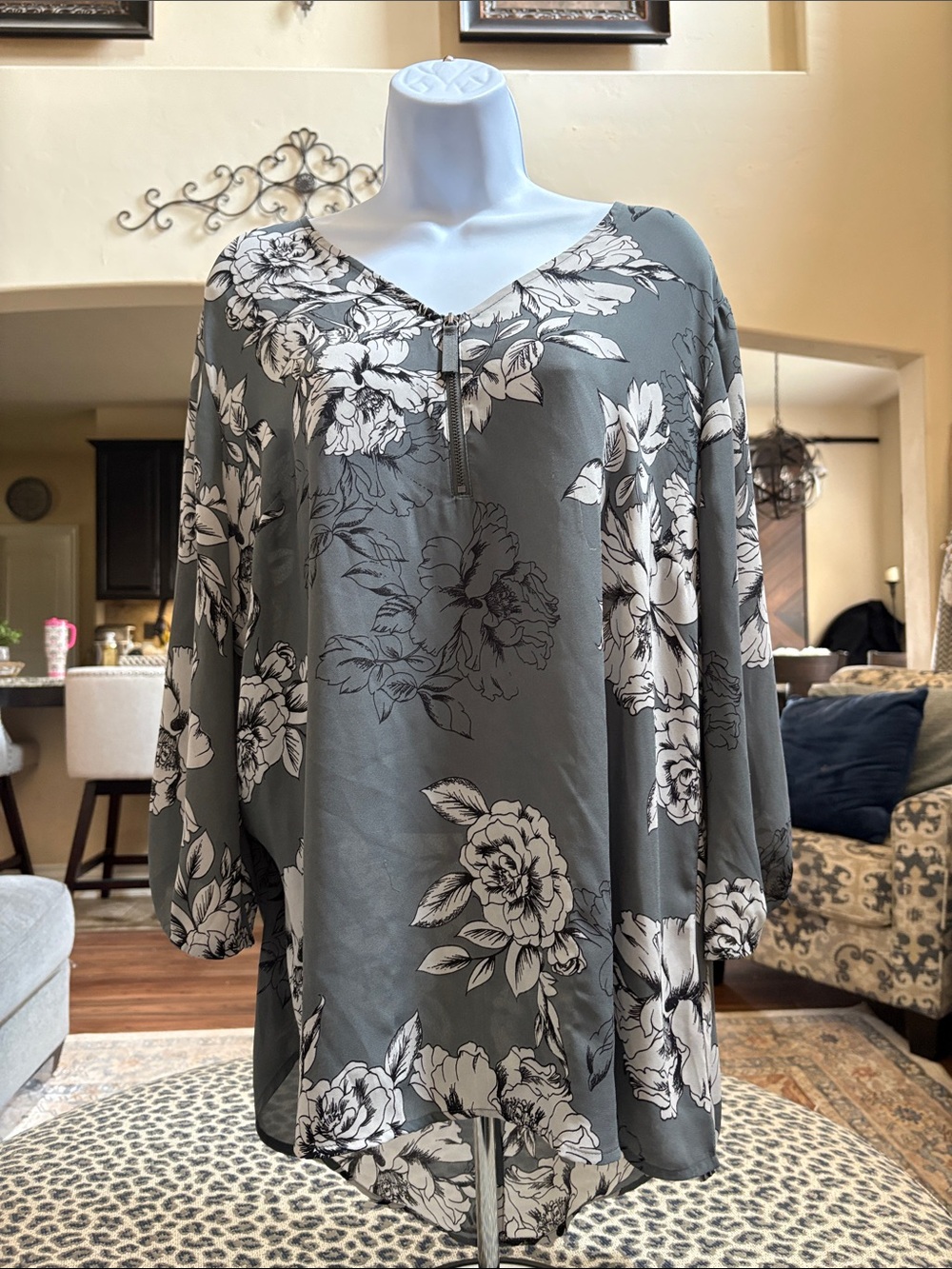 Maurices Gray Floral V-Neck Zip Tunic